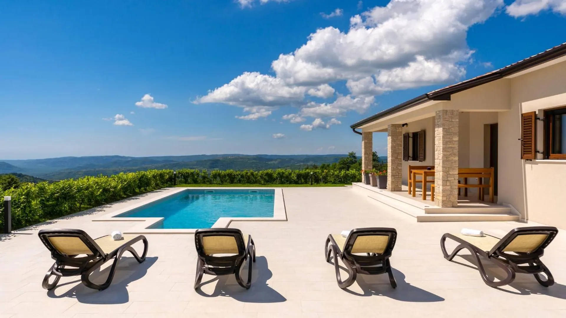 Villa Monti Cerovlje 0*,